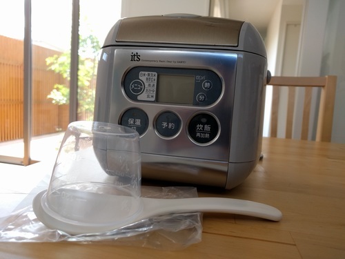 3.5合炊き 炊飯器（軽量カップ・しゃもじ付）