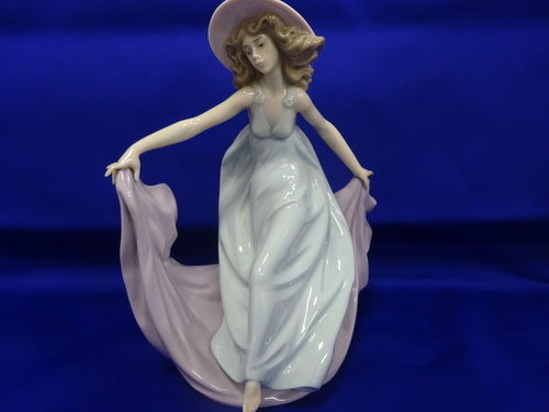 取りに来れる方限定！LLADRO(リアドロ)　フィギュリン　5月の舞踏　箱なし
