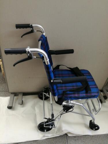 コンパクト車椅子(折り畳み式)