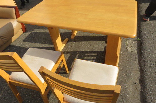 食卓テーブル　椅子2・長椅子1