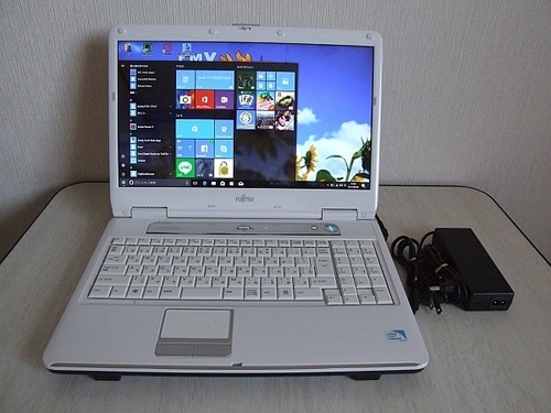 Fujitsu FMV-BIBLO AH30/D ノートパソコン