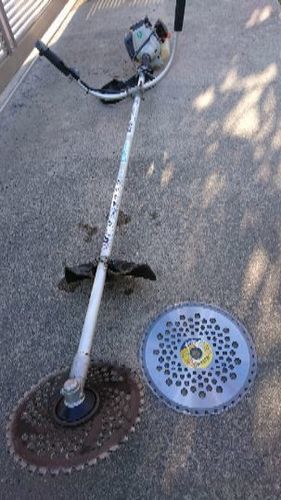 シーズン到来 刈り払い機 草刈機