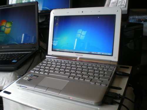 ノートパソコン TOSHIBA Dynabook UX/24KWH Windows7 　　　使用時間約235時間