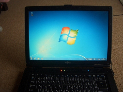 Windows7 ノートパソコン　FMV-A8270