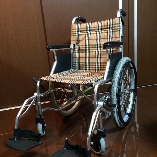 バーバリー柄 自走型 車椅子 折りたたみ式