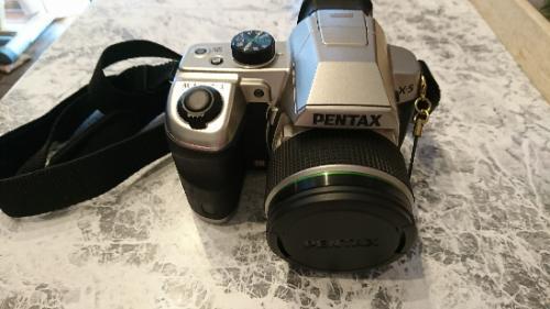 一眼レフ風デザインの26倍ズーム機「PENTAX X-5」\n\n\n