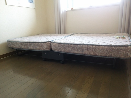 フランスベッド パンテオン401 折りたたみ シングル 3つあります はま 中央のベッド シングルベッド の中古あげます 譲ります ジモティーで不用品の処分