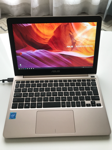 ASUS VivoBook E200HA Atom x5-Z8350搭載モデル