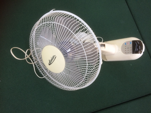 壁掛け扇風機