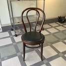 喫茶店で使用していた椅子各種です。