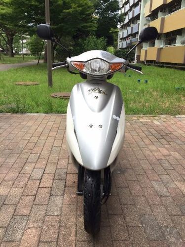 非常に良いエンジン。 Honda Dio、AF 56.バッテリーは新品です。フロントタイヤとバックタイヤはほぼ新品です。 水冷バイク。