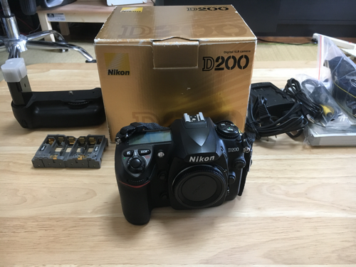 [終了]Nikon D200 一眼レフ+mb-d200