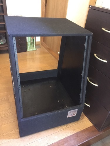 スタジオ構築に CLASSIC PRO CPS12W / スラントタイプのラックケース 12U キャスター付き