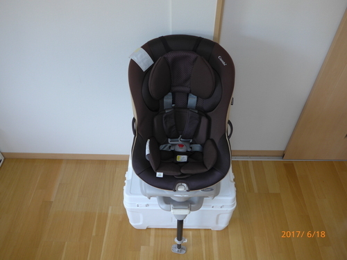コンビ ゼウスターン EG ZW　チャイルドシート