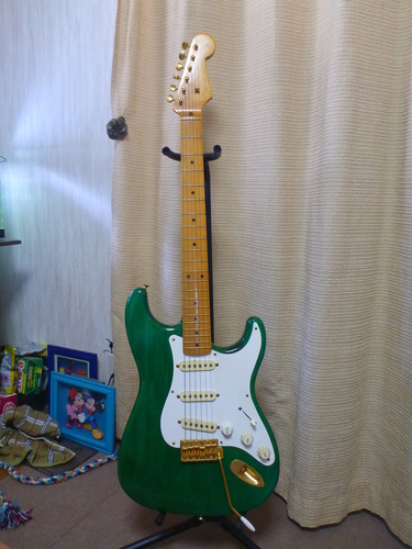 【希少カラーが綺麗です！】FENDER / Japan  Stratocaster