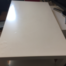 イケアの白テーブル