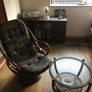 中古の 椅子とテーブル