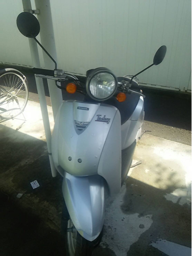 ホンダのスクーターシルバー！！
