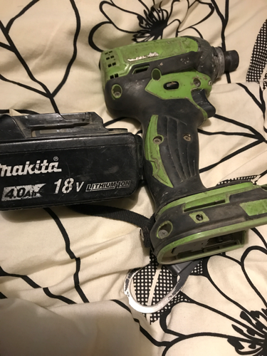 交渉中  マキタ 18v  インパクト 本体 電池2つ
