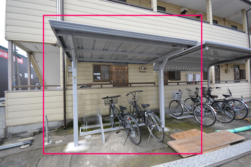 アパートにある自転車置き場（サイクルポートとサイクルラックセット）