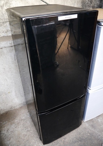 【6月セールスタートです！新生活応援！第三弾！！！】2013年製 三菱コンパクト２ドア冷蔵庫(146L)MR-P15W-B
