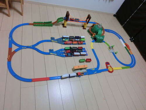 プラレール　部品発見！お部屋一杯広げて大満足！トーマスどきどきマウンテン＆吊り橋合体と車両セット