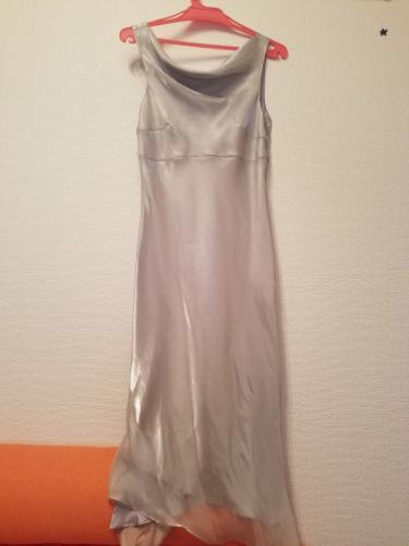 再度定価が一万円以上の未使用ドレス