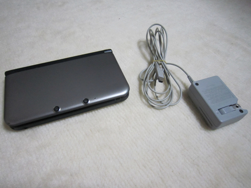 【中古】ニンテンドー3DSLL　シルバー×ブラック