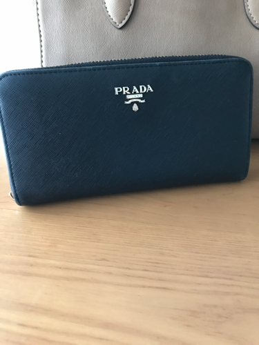 PRADAの長財布