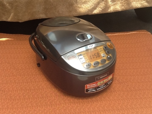 炊飯器、IH炊飯ジャーです象印マホービン社の豪熱沸とうIH　NP-VN10型　良品なので使ってください