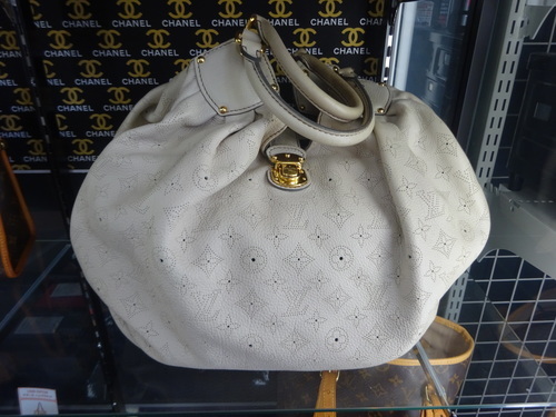 ルイ・ヴィトン　マヒナXL　M95548  Luis Vuitton