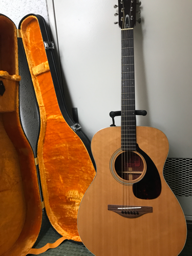 値下げ！格安！ジャパンビンテージ！1970年代物 YAMAHA FG150 赤ラベル ¥45000にてお譲り致します。