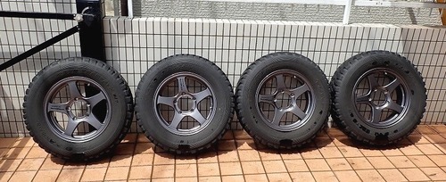 ジムニー用タイヤホイル４本セットUSEDです。