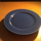 濃い青の洋皿（直径19.5cm）x２枚
