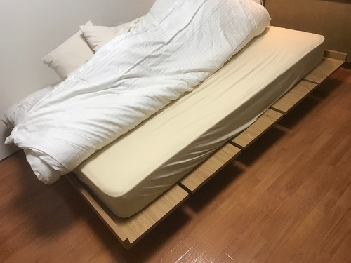 クイーンサイズのベッド一式