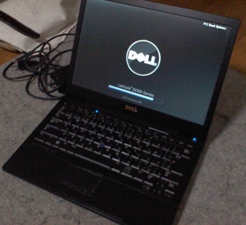 (取引成立、完了)(大容量6セルバッテリ、容量劣化小)扱いやすい法人用モバイル機DELL　LATITUDE　E4300　Win7Pro64ビット、英語バックライトキーボード仕様