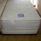 Serta(サータ)のベッドをうります。シングル２台あります。(...