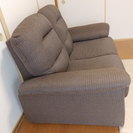ニトリの二人掛けソファ（布張り）