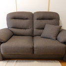 ニトリの二人掛けソファ（布張り）