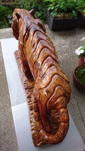 昭和レトロ 重厚な虎の置物です。