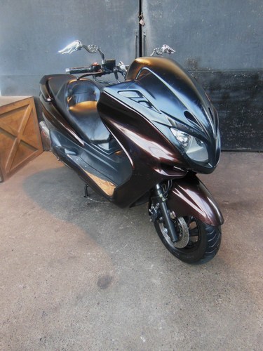 期間限定値下げ　YAMAHA マジェスティC 250 改 マフラー他カスタム セル始動 すぐ乗り出せます。クレジットカード支払いOK
