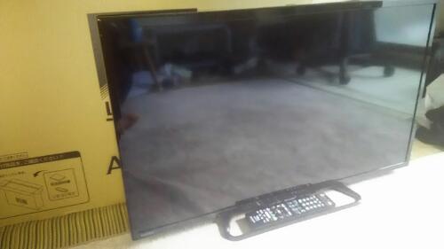 シャ―プ AQUOSデジタルハイビジョンLED液晶テレビ　LC-32W35-B