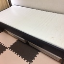 IKEAのネイビーのベッド