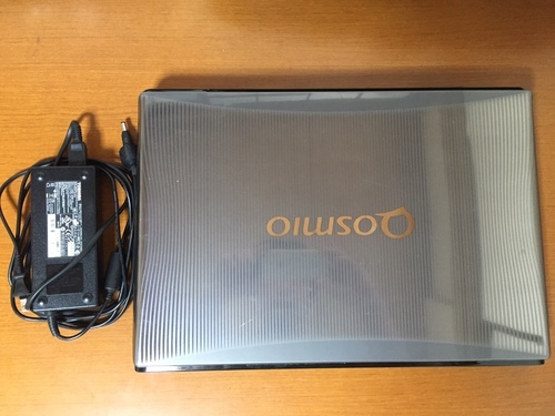 東芝 ノートパソコン Qosmio G50/98H 18.4インチ画面　表示難あり（バッテリーを外したら普通に表示されました）