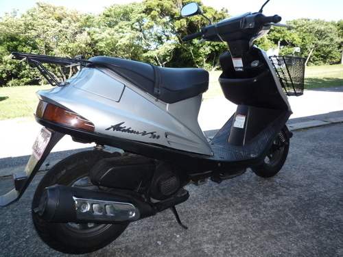 バッテリー充電器付き***スクータバイク100cc