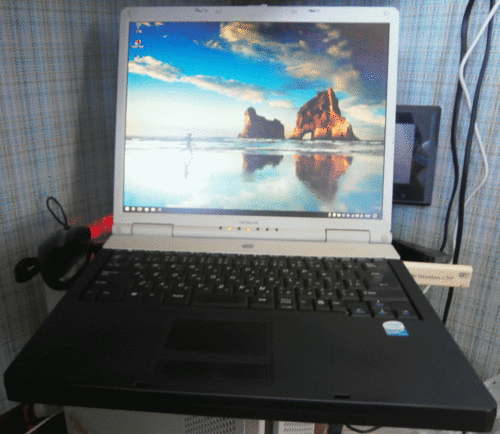 【終了】高精細液晶 日立ノートFLORA270W Core2Duo Win10認証済 MEM2G HDD160G