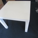 IKEAの　四角の台