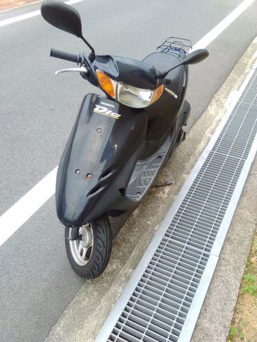 値下げは相談で。バッテリー、前後タイヤ新品、ライブディオ黒