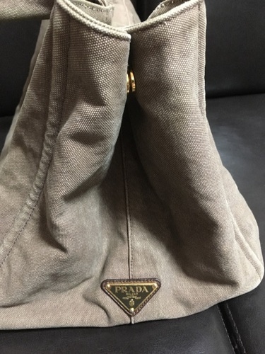 プラダ カナパ 刺繍ロゴ