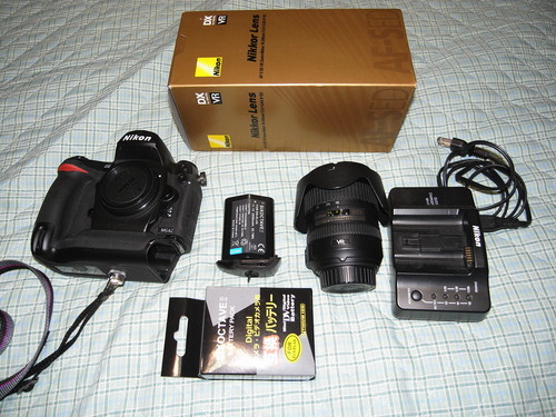 Nikonデジタル一眼レフカメラ D2Hs とズームレンズ
